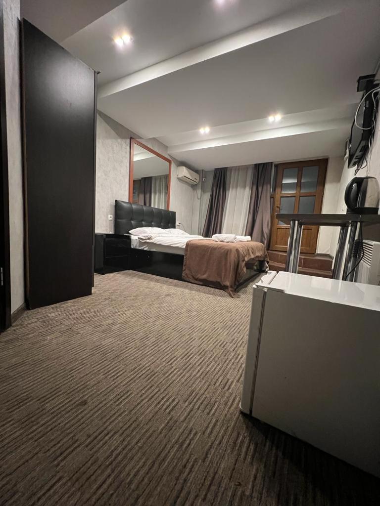 Elno Hotel Тбілісі Екстер'єр фото