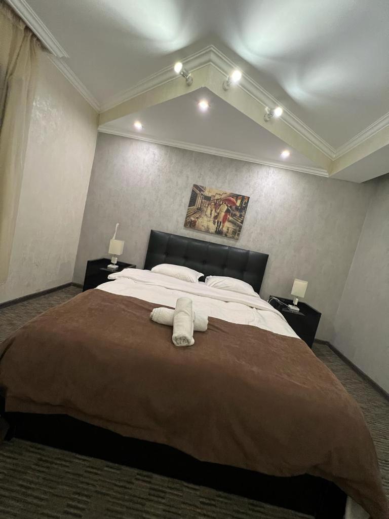 Elno Hotel Тбілісі Екстер'єр фото