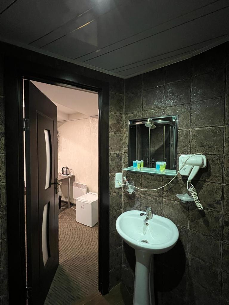 Elno Hotel Тбілісі Екстер'єр фото
